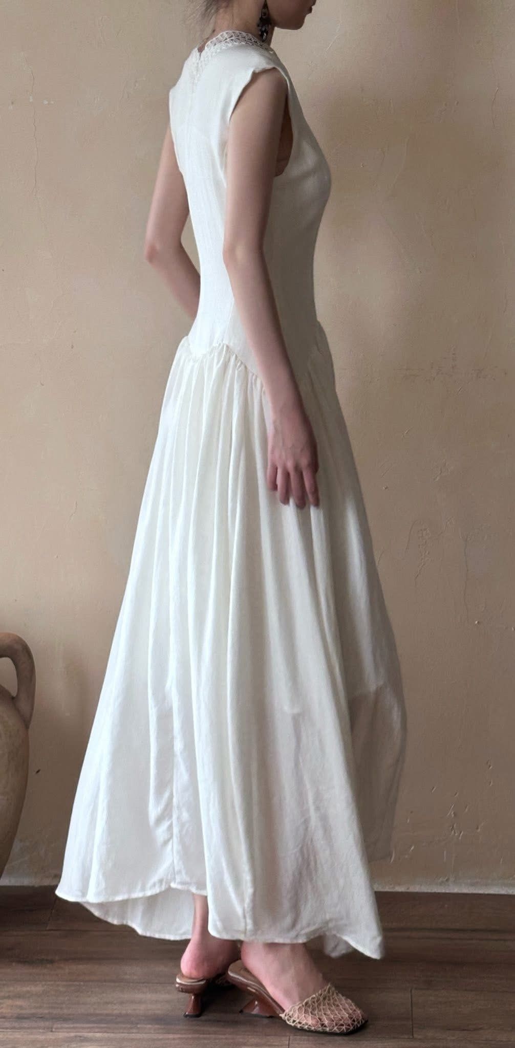  Elyon Dress - Đầm Không Tay Cổ V Thiết Kế 