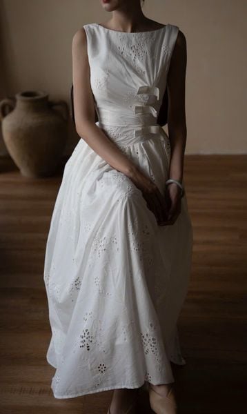  Élodie Dress - Đầm Thêu Đục Lỗ Không Tay D0175 