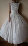 Élodie Dress - Đầm Thêu Đục Lỗ Không Tay D0175 