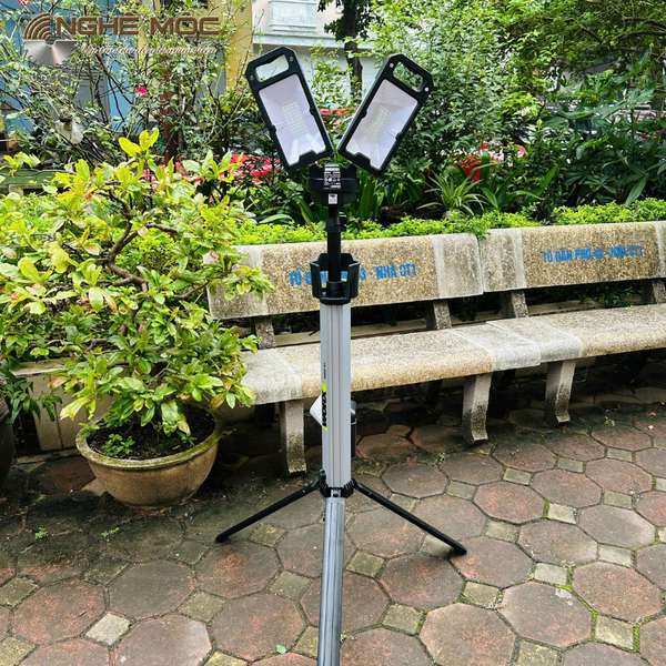 Đèn chiếu sáng 20V Worx WU029.9