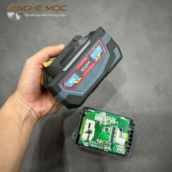 Pin máy khoan hiệu AKUZA B5400 21V MAX