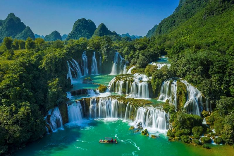 3 DAYS / 2 NIGHTS | HANOI – BA BE LAKE – BAN GIOC WATERFALL – PAC BO – HANOI