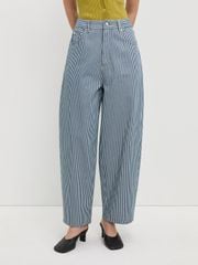 Quần Jeans Ống Cong Kẻ Sọc