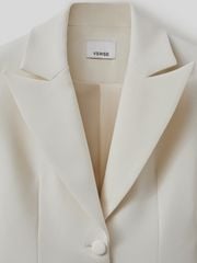 Áo Blazer Cổ Nhọn