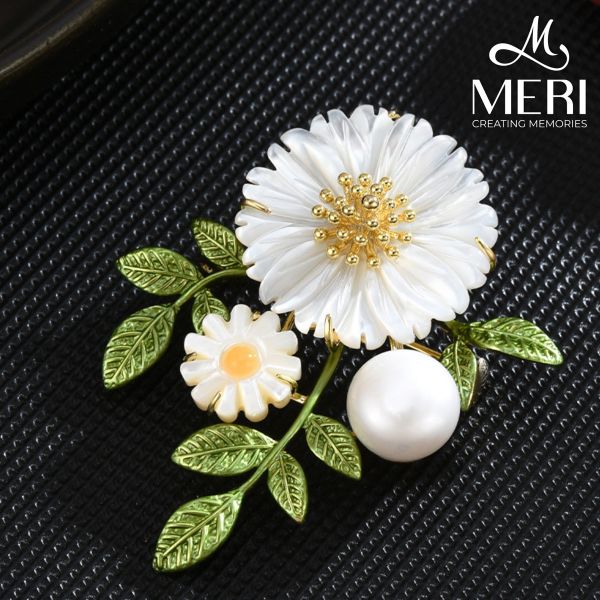 Cài Áo Nữ MERI Radiant Daisy