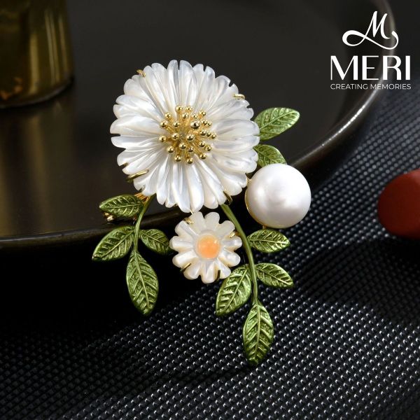 Cài Áo Nữ MERI Radiant Daisy