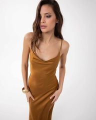 Đầm Dài Hở Lưng