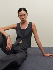 Áo Gilet Cổ Tròn Viền Ren