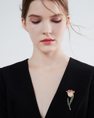 Cài Áo Nữ Meri Nhánh Tulip Đỏ