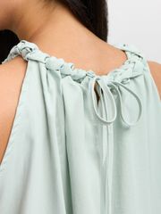 Đầm Cổ Yếm Rút Dây Dáng Tầng