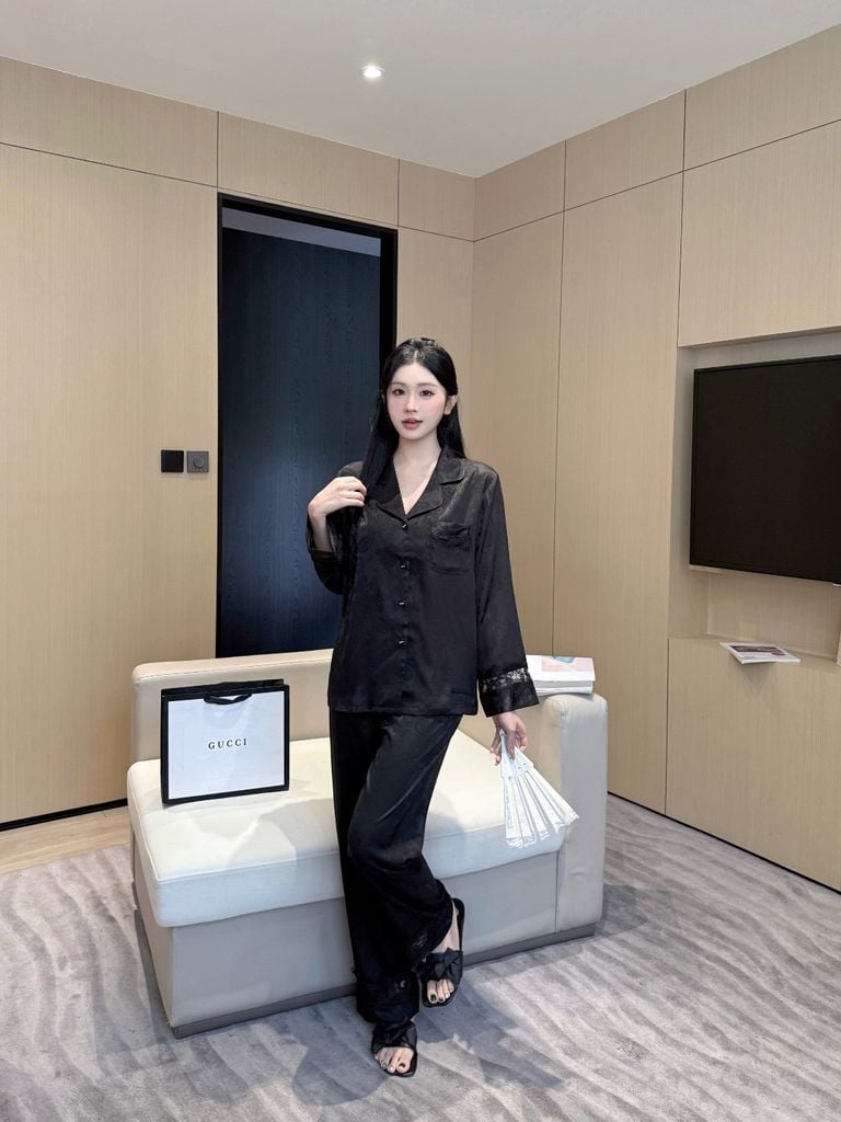 Đồ bộ ngủ pyjama nam nữ Shury Store Home Wear DD21 size 45-95kg phối màu tay dài bộ đôi couple lụa