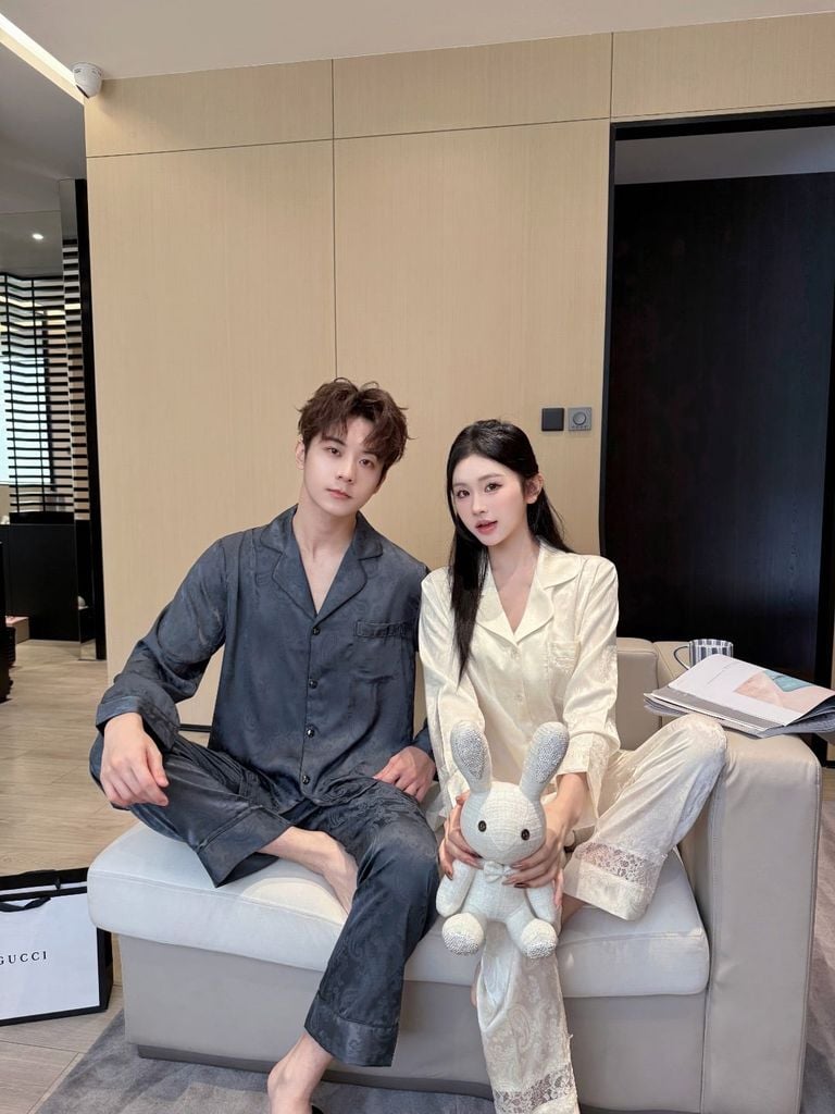 Đồ bộ ngủ pyjama nam nữ Shury Store Home Wear DD21 size 45-95kg phối màu tay dài bộ đôi couple lụa