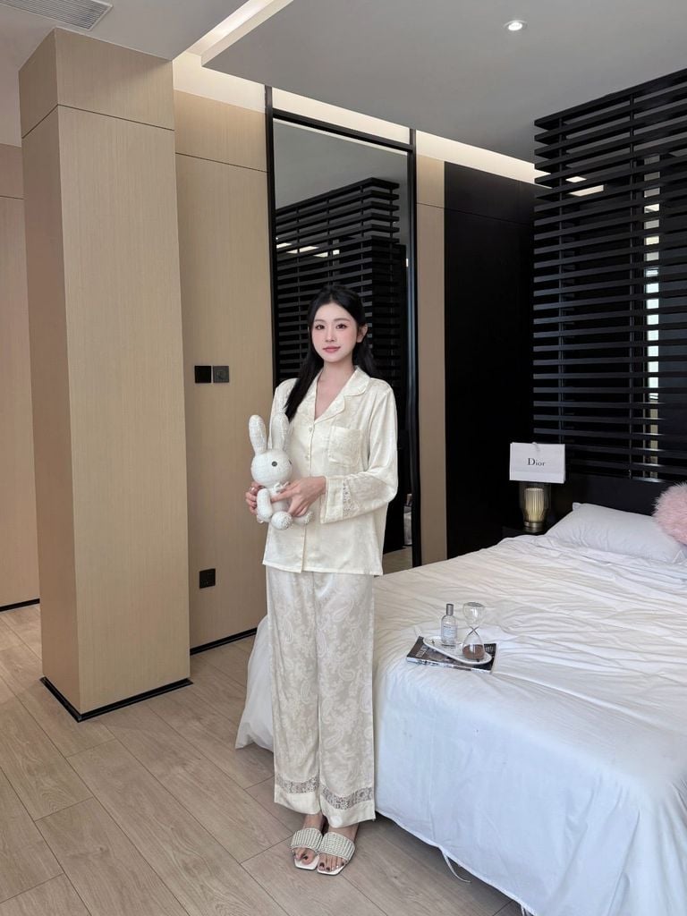 Đồ bộ ngủ pyjama nam nữ Shury Store Home Wear DD21 size 45-95kg phối màu tay dài bộ đôi couple lụa