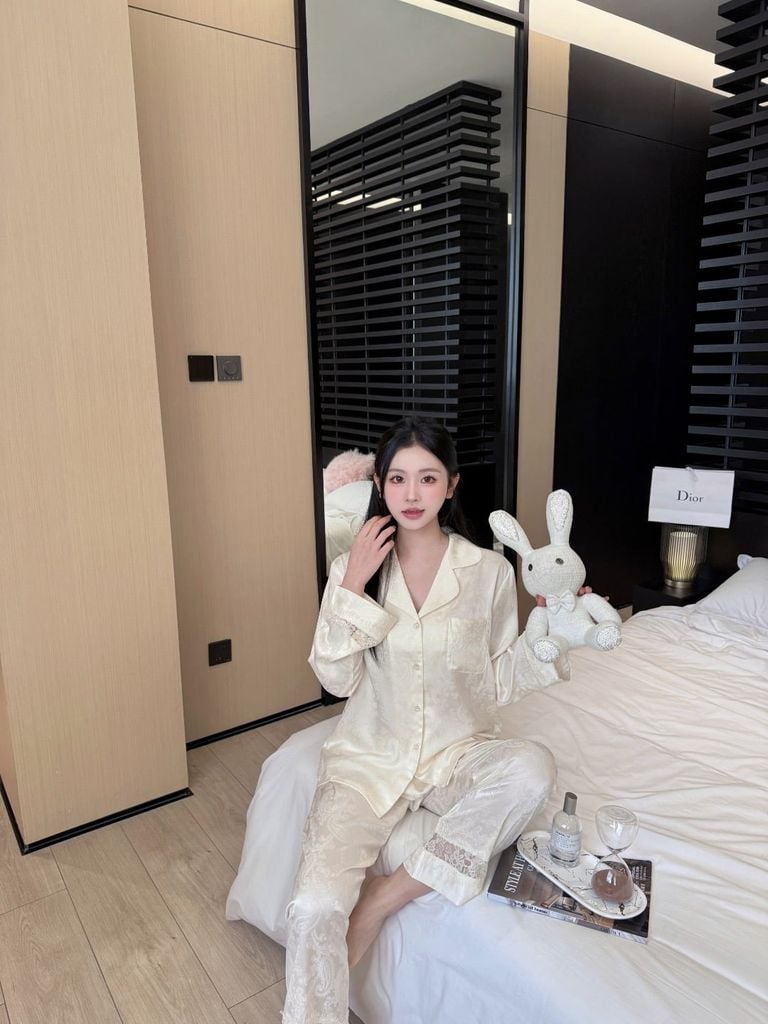 Đồ bộ ngủ pyjama nam nữ Shury Store Home Wear DD21 size 45-95kg phối màu tay dài bộ đôi couple lụa