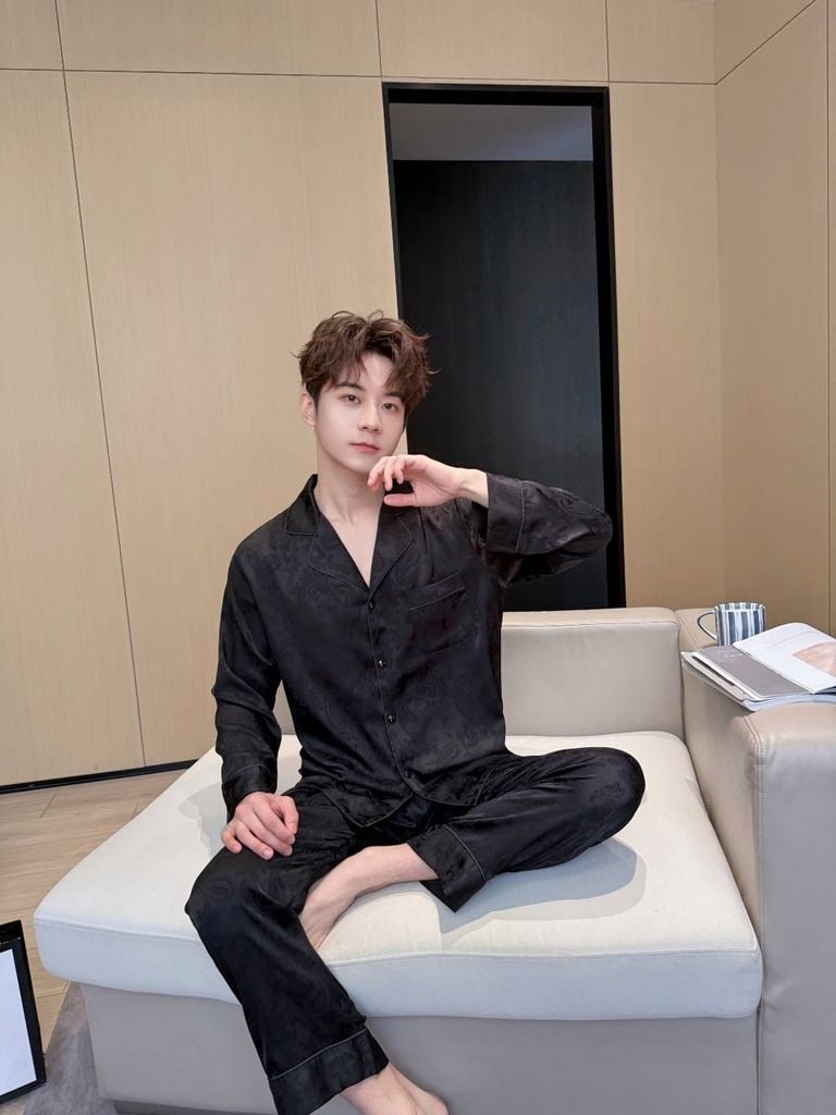 Đồ bộ ngủ pyjama nam nữ Shury Store Home Wear DD21 size 45-95kg phối màu tay dài bộ đôi couple lụa