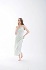 Váy lụa dài 2 dây cổ đổ hoa nhẹ lụa băng mềm mát 112cm Shury Store Home Wear sang trọng 2D04