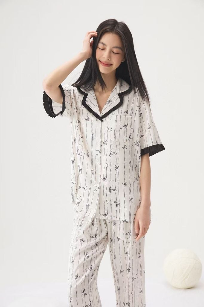 Bộ pijama lụa ngắn tay kèm quần short TN40 Shury Store Home Wear Pyjama nữ hoạ tiết nơ dễ thương