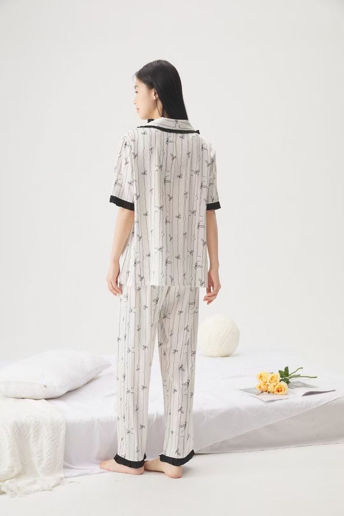 Bộ pijama lụa ngắn tay kèm quần short TN40 Shury Store Home Wear Pyjama nữ hoạ tiết nơ dễ thương