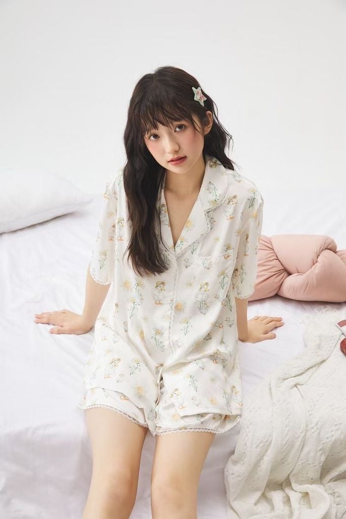 Pyjama Ngắn 2 Màu Kem Hồng Hình Chú Vịt Shury Store Home Wear Bộ Đồ Ngủ Lụa Mềm Mát NT12 Size M L XL