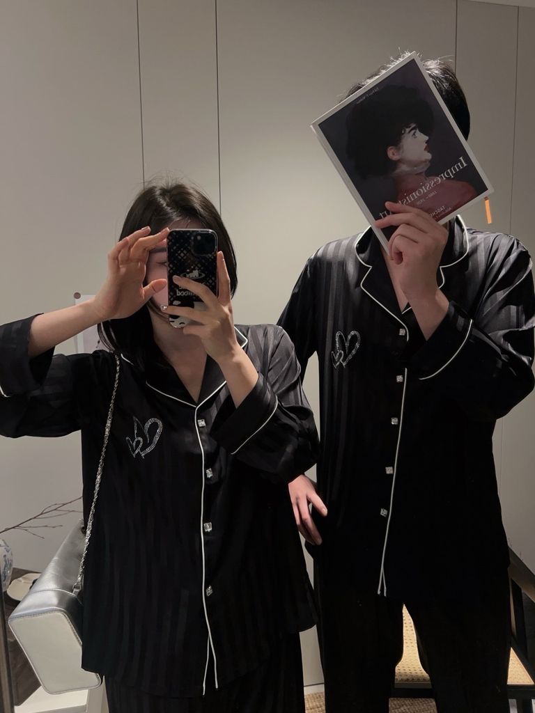 Bộ Pyjama Lụa Đen Kẻ Sọc DD25 Shury Store Home Wear Bộ Đôi Nam Nữ Sang Trọng, Mềm Mịn, Mát Lạnh