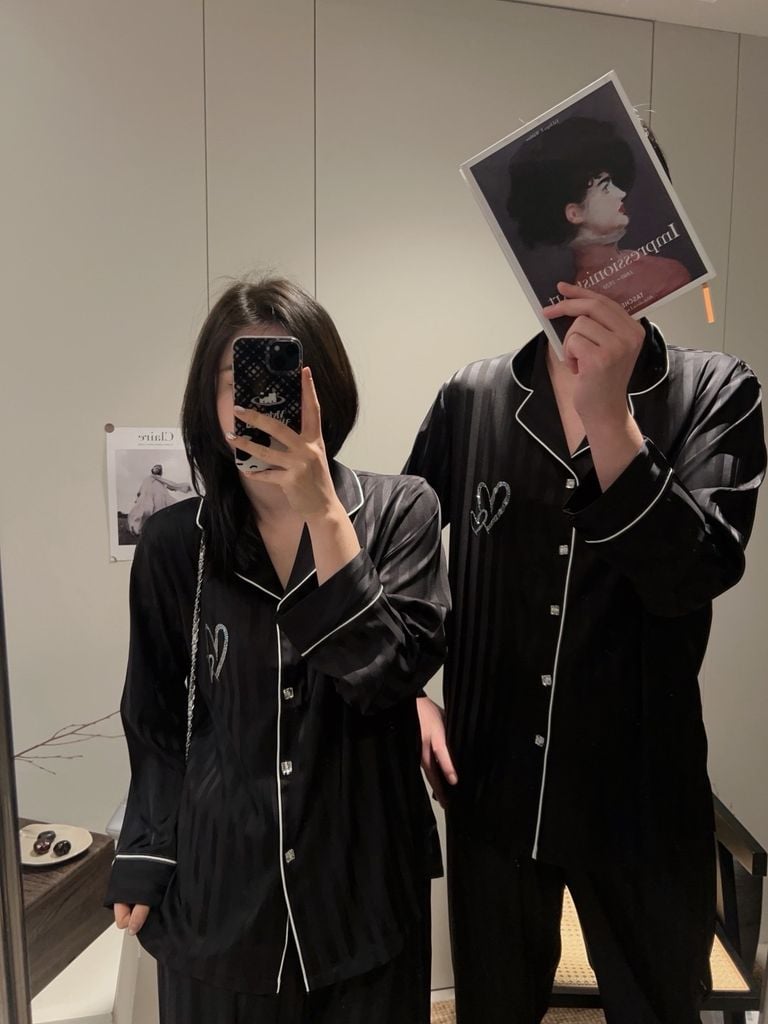 Bộ Pyjama Lụa Đen Kẻ Sọc DD25 Shury Store Home Wear Bộ Đôi Nam Nữ Sang Trọng, Mềm Mịn, Mát Lạnh