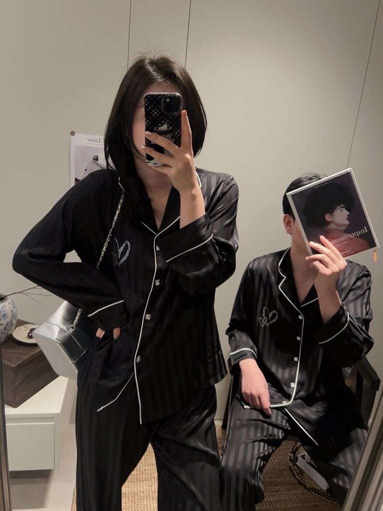 Bộ Pyjama Lụa Đen Kẻ Sọc DD25 Shury Store Home Wear Bộ Đôi Nam Nữ Sang Trọng, Mềm Mịn, Mát Lạnh