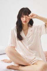 Pyjama 2 Màu Kem Hồng Hình Bông Hoa Shury Store Home Wear Bộ Đồ Ngủ Nữ Ngắn Mát Mịn NT36 Size M L XL