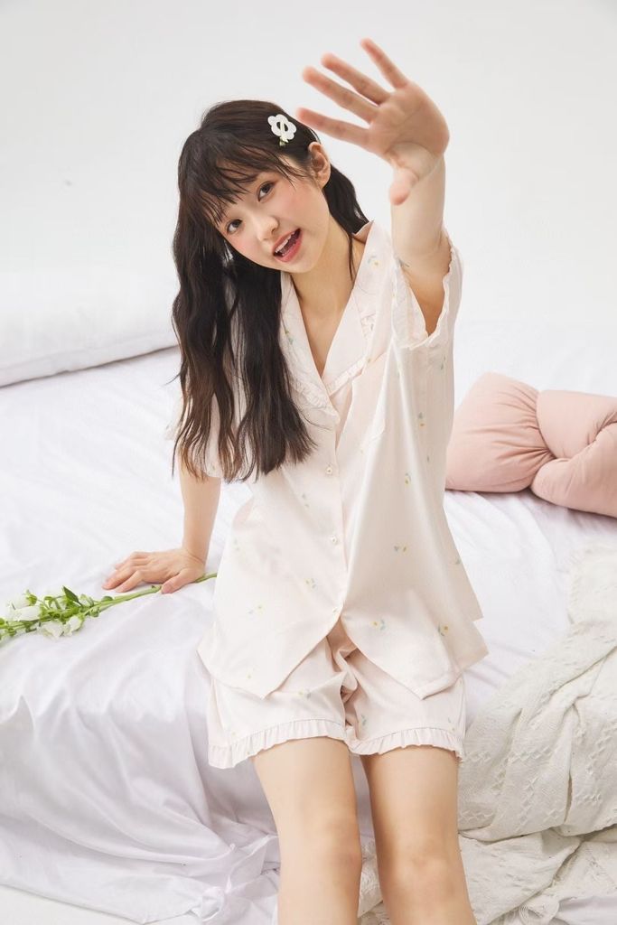 Pyjama 2 Màu Kem Hồng Hình Bông Hoa Shury Store Home Wear Bộ Đồ Ngủ Nữ Ngắn Mát Mịn NT36 Size M L XL
