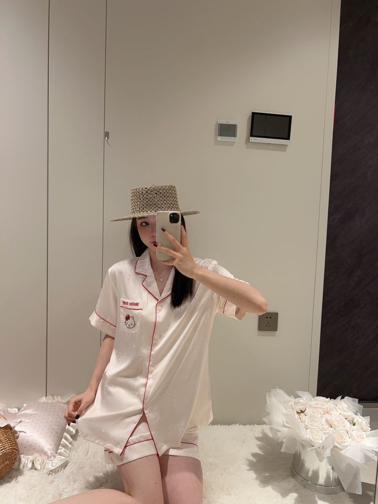 Pyjama Lụa Tay Ngắn Quần Dài Shury Store Home Wear TN37 Tặng Kèm Quần Ngắn Cùng Tone Sang Trọng