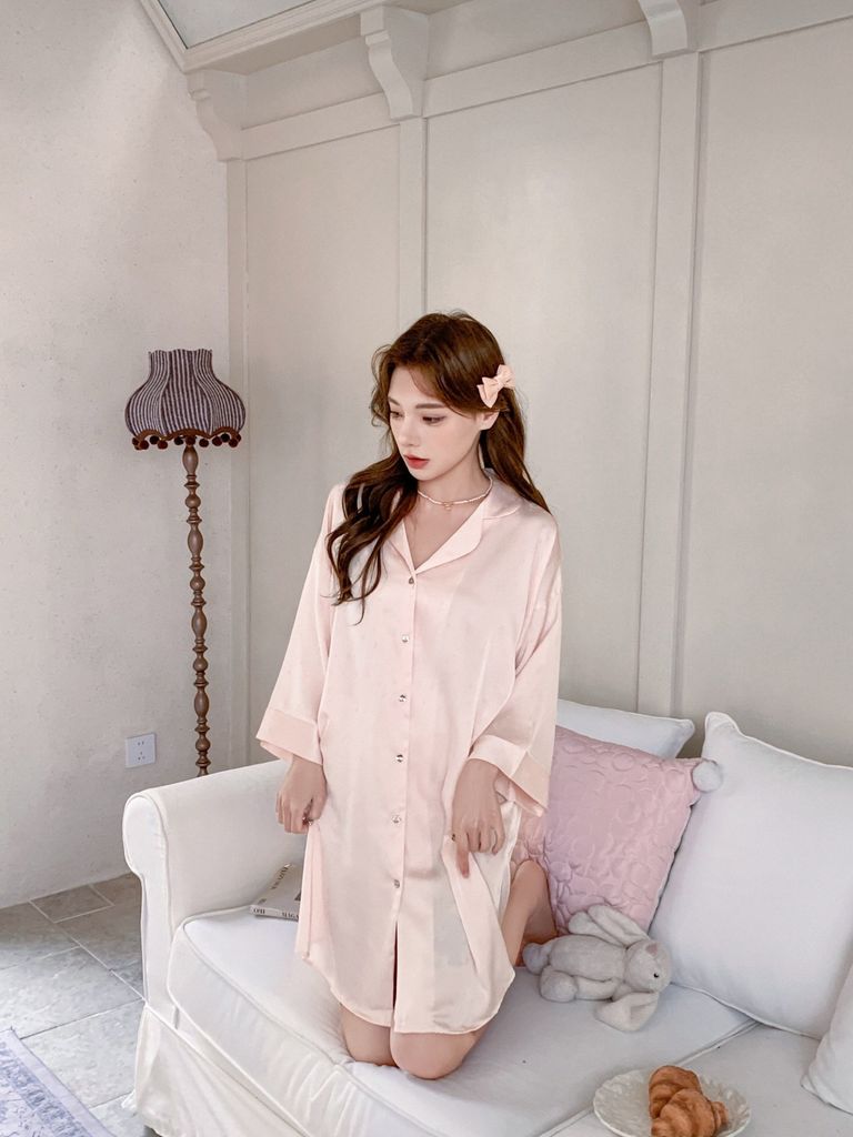 Váy ngủ sơmi lụa Shury Store Home Wear SM57 đầm ngủ lụa freesize in chìm hình Hello Kitty from xuông