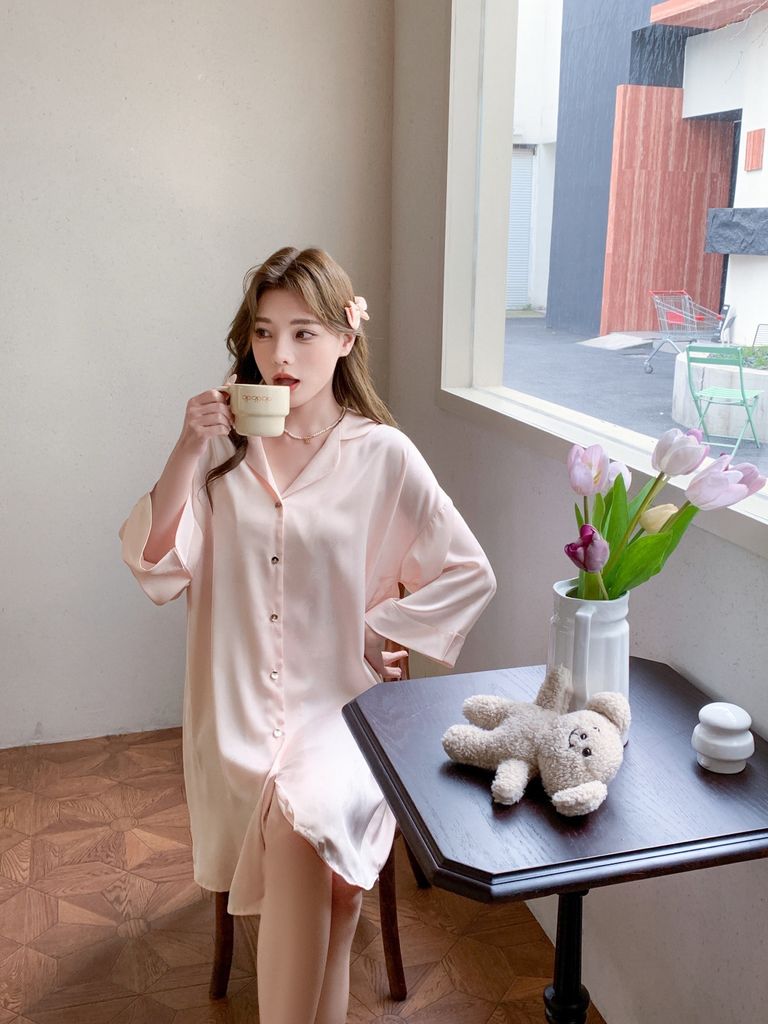 Váy ngủ sơmi lụa Shury Store Home Wear SM57 đầm ngủ lụa freesize in chìm hình Hello Kitty from xuông