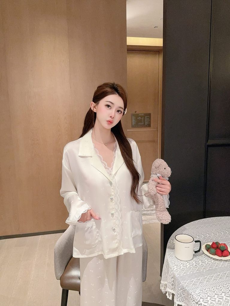 Đồ bộ ngủ nữ pyjama lụa Shury Store Home Wear TD46 tay dài quần dài màu trắng size 45-75kg mềm mịn