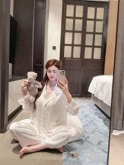 Đồ bộ ngủ nữ pyjama lụa Shury Store Home Wear TD46 tay dài quần dài màu trắng size 45-75kg mềm mịn