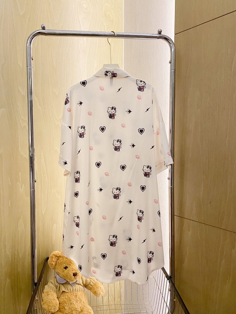 Váy ngủ sơmi lụa nữ Shury Store Home Wear SM22 freesize 45-75kg màu trắng in hình mặc nhà from suông