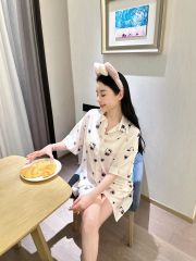 Váy ngủ sơmi lụa nữ Shury Store Home Wear SM22 freesize 45-75kg màu trắng in hình mặc nhà from suông