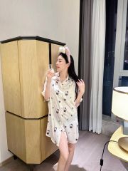 Váy ngủ sơmi lụa nữ Shury Store Home Wear SM22 freesize 45-75kg màu trắng in hình mặc nhà from suông
