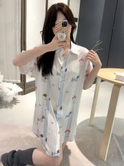 Váy ngủ sơmi lụa nữ Shury Store Home Wear SM22 freesize 45-75kg màu trắng in hình mặc nhà from suông