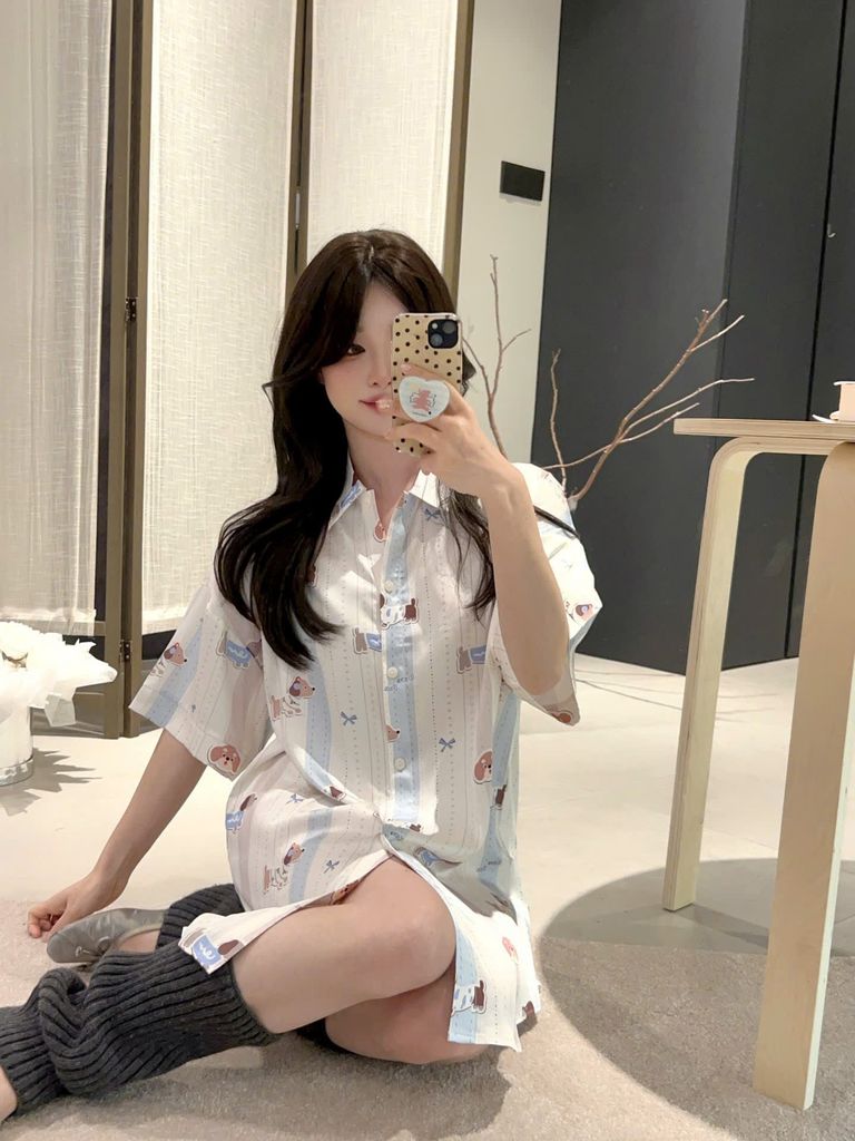 Váy ngủ sơmi lụa nữ Shury Store Home Wear SM22 freesize 45-75kg màu trắng in hình mặc nhà from suông