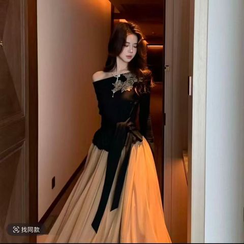 Set Áo Đen + Chân Váy Kem