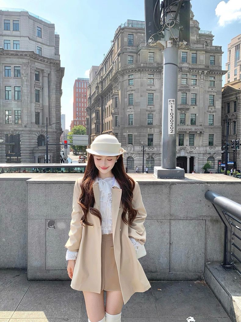 Khoác Kem Viền Hoa Ren