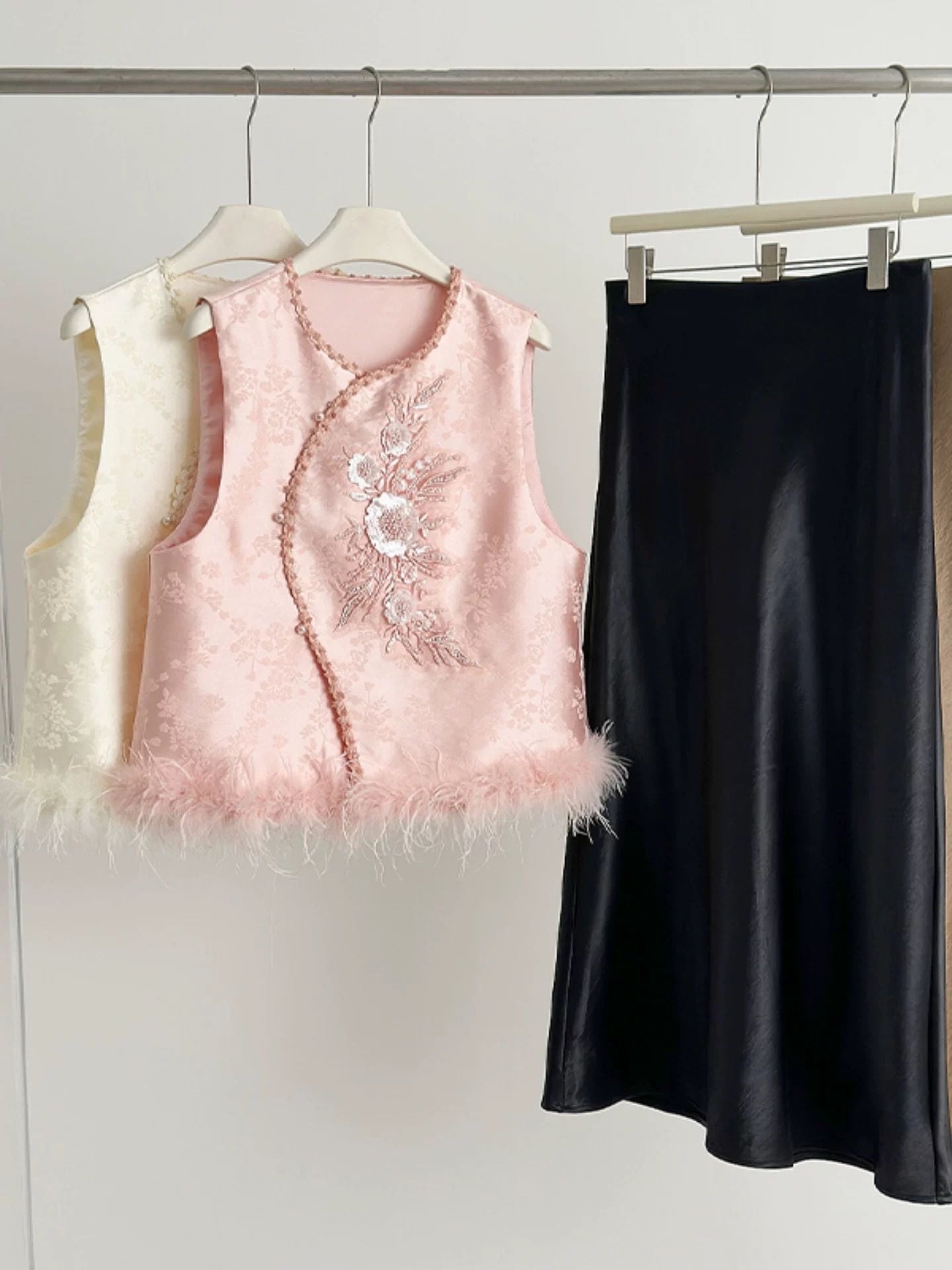 Áo Hồng ,Trắng Viền Lông