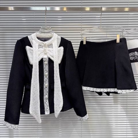 Set Đen Cổ Ren Trắng