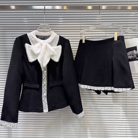 Set Đen Cổ Ren Trắng