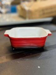 Bát sứ đỏ