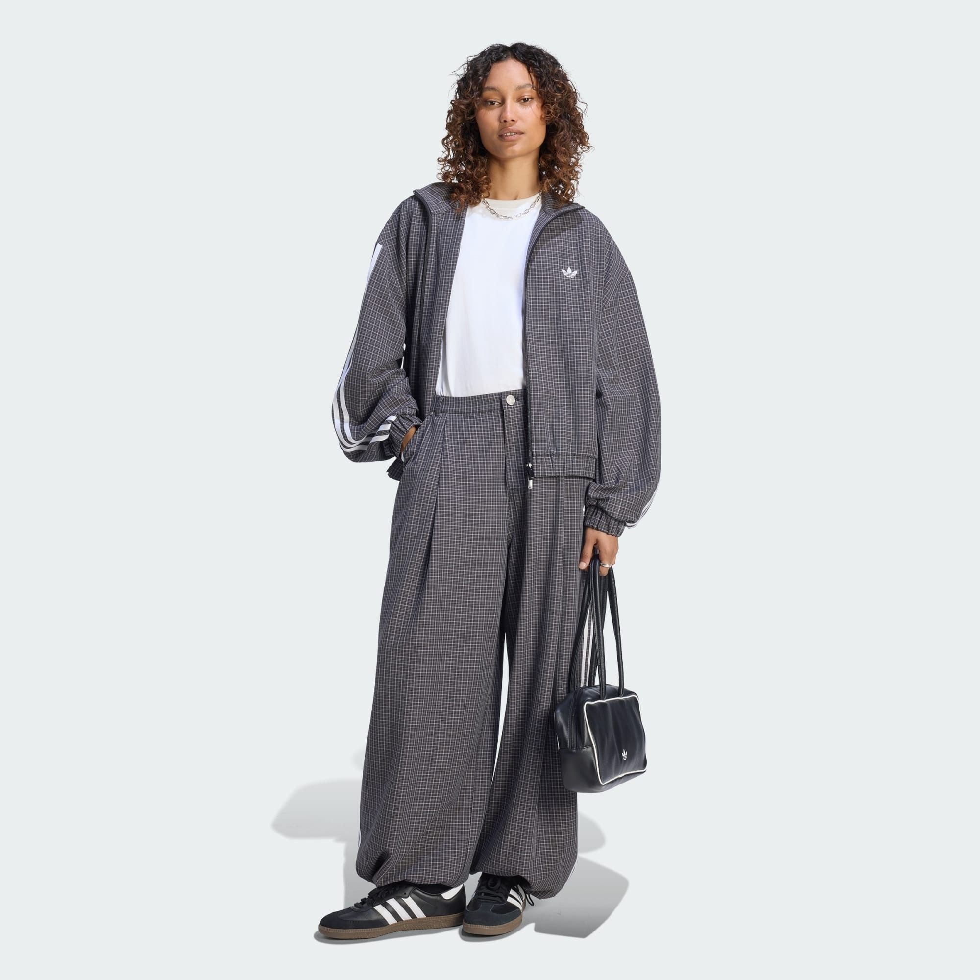  Quần nỉ ống suông adidas Checks Trouser Nữ - LD5340 