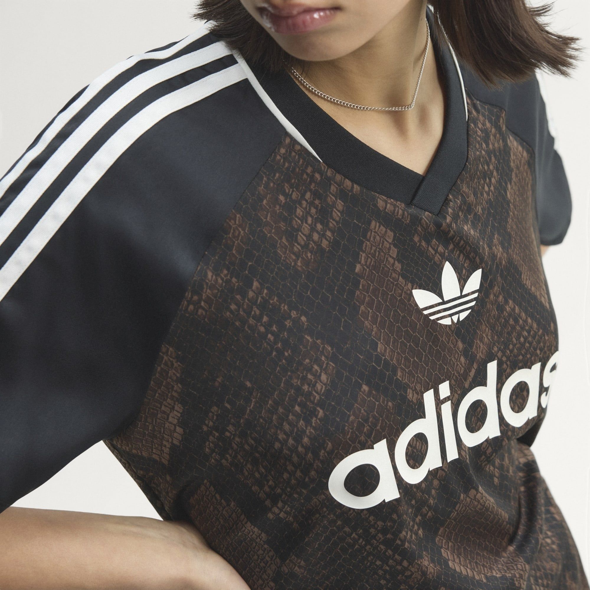  Áo T-shirt adidas Originals Snake Print Satin Jersey Nữ - KX1898 