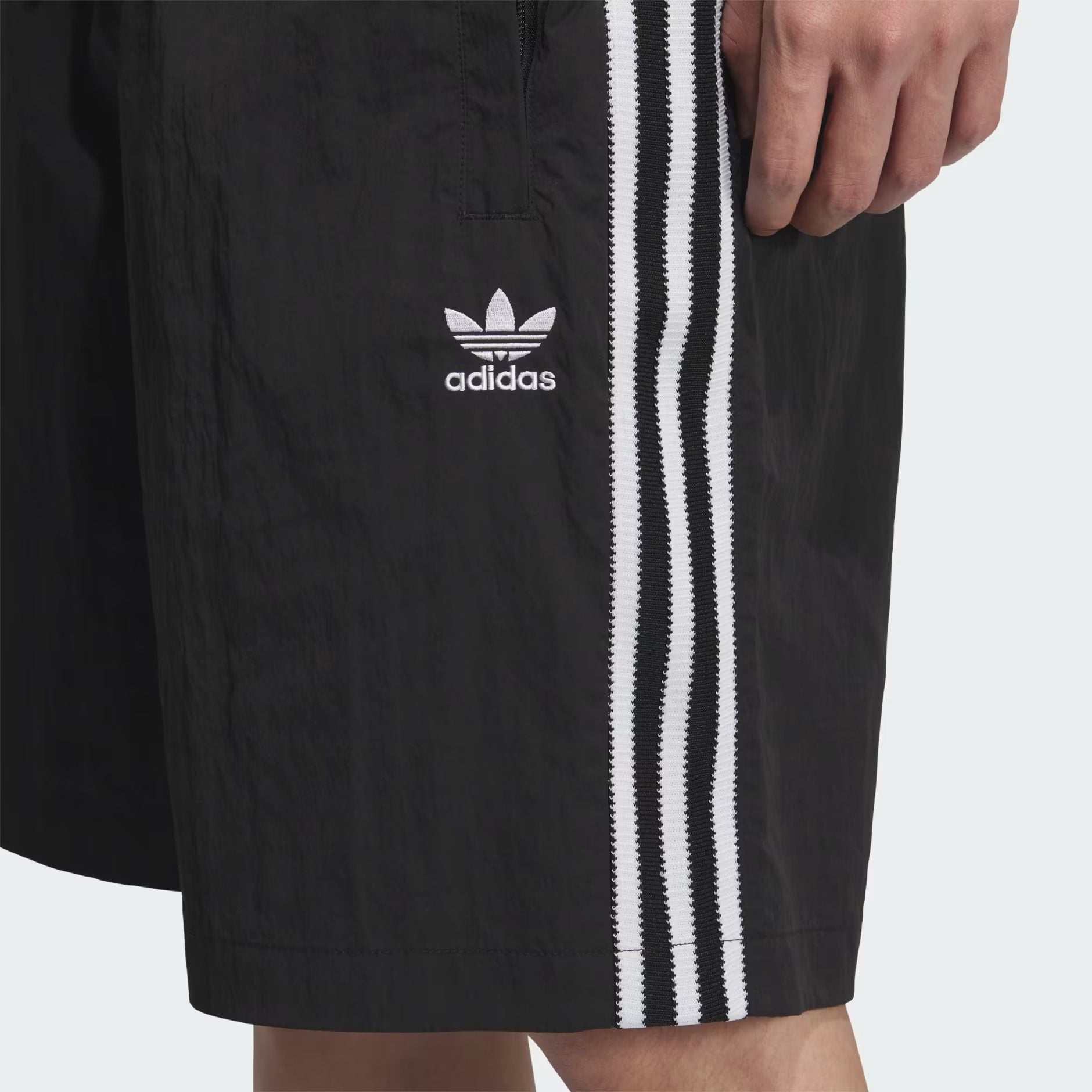  Quần short adidas Woven Nam - KC0154 