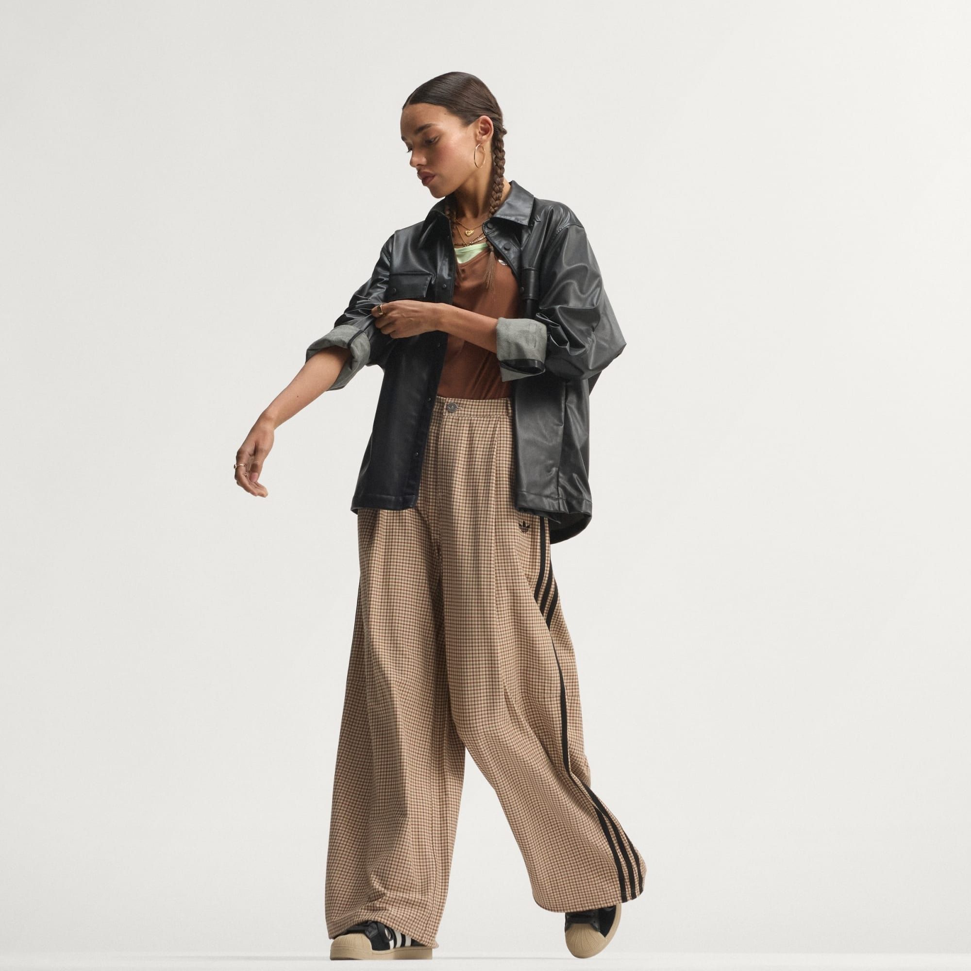  Quần nỉ ống suông adidas Checks Trouser Nữ - LE8309 