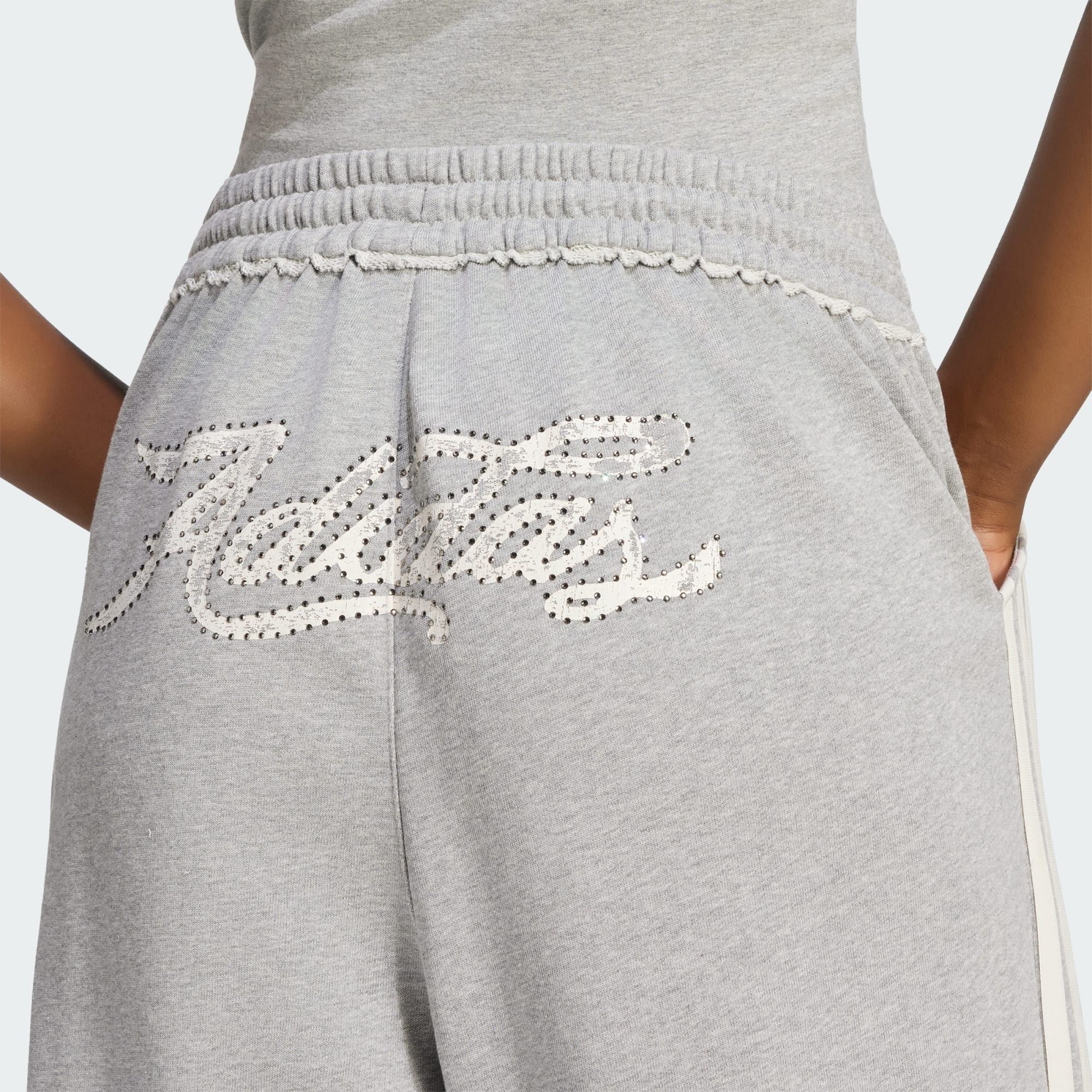  Quần nỉ ống suông adidas Gfx Sweat Pant Nữ - LE8322 