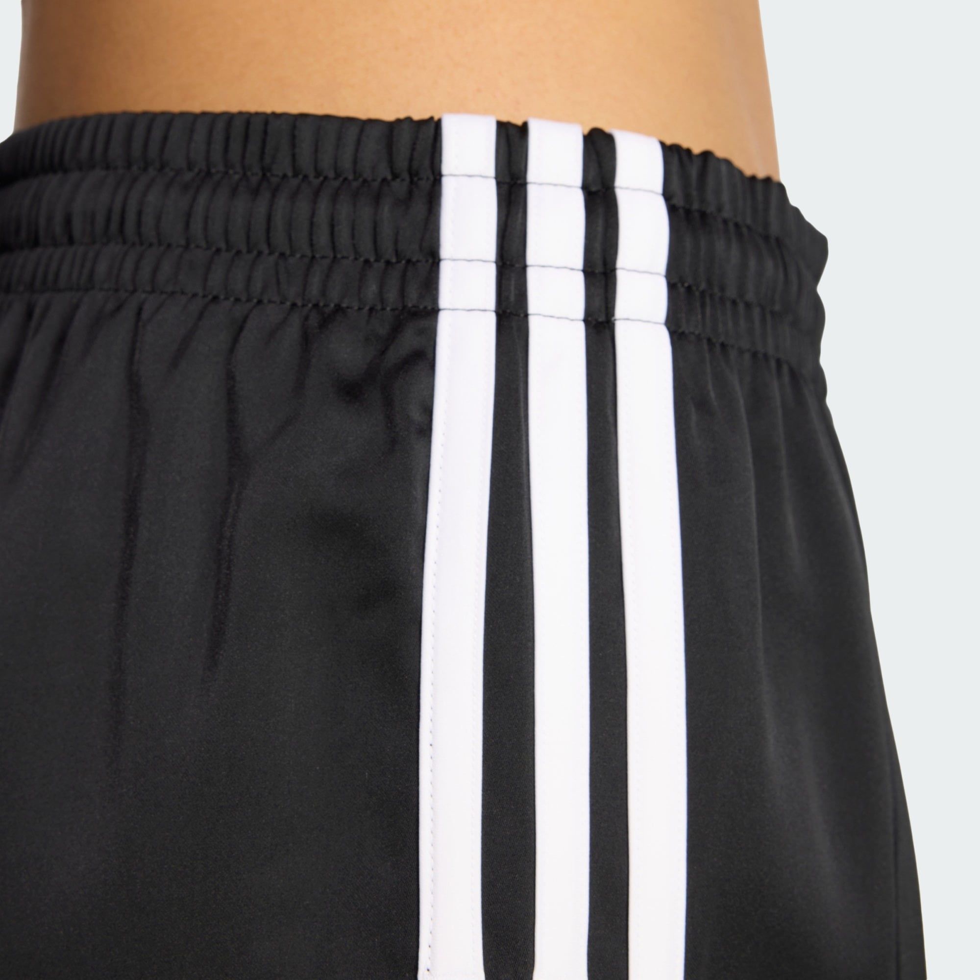  Quần short adidas 3S SPRNTR SHORT Nữ - KD7977 